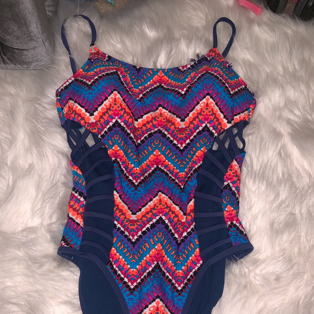 YWI One piece swimsuit